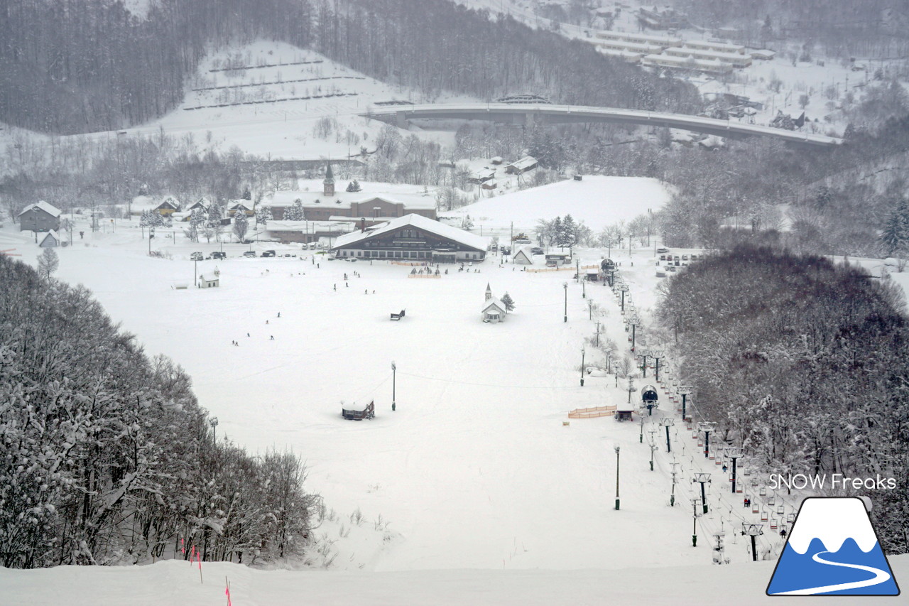 かもい岳スキー場 山頂から東西へ滑り降りる変化に富んだオールラウンドゲレンデ！